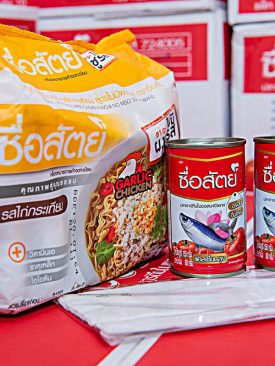 สหพัฒน์ส่งกำลังใจ พร้อมช่วยเหลือคนขับรถแท็กซี่ แจกบะหมี่ซื่อสัตย์ ฝ่าวิกฤตโควิด-19