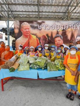 ไทยพุทธ-มุสลิมปลื้ม วัดศาลาปูนฯ ทำอาหารชุดแจกกว่า 3 พันคนทุกวัน
