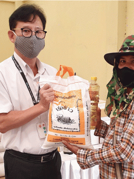 STI แจกฟรีข้าวสารและน้ำมันถั่วเหลือง 200 ชุด ช่วยชุมชนรอบข้างให้อิ่มท้อง บรรเทาผลกระทบ COVID-19