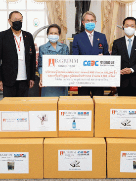 ดร. ฮาราลด์ ลิงค์ ประธาน บี.กริม ปันน้ำใจ สู้ภัยโควิด-19 มอบหน้ากาก N95 เครื่องวัดอุณหภูมิ และเจลล้างมือ ให้ รพ.จุฬาลงกรณ์ สภากาชาดไทย