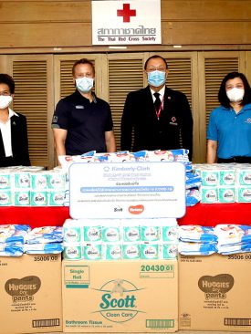 คิมเบอร์ลี่ย์-คล๊าค ร่วมแบ่งปันน้ำใจ เพื่อช่วยเหลือผู้ได้รับผลกระทบจากสถานการณ์โควิด-19 ในประเทศไทย