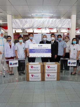 PTT ร่วมส่งมอบอุปกรณ์ทางการแพทย์ให้โรงพยาบาลในพื้นที่ชลบุรี