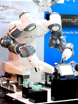 ครั้งแรกของไทย…วิศวะมหิดล – สถาบันชีววิทยาศาสตร์โมเลกุลคิดค้นหุ่นยนต์ “เอไอ-อิมมูไนเซอร์ ” ทดสอบภูมิคุ้มกันอัจฉริยะ