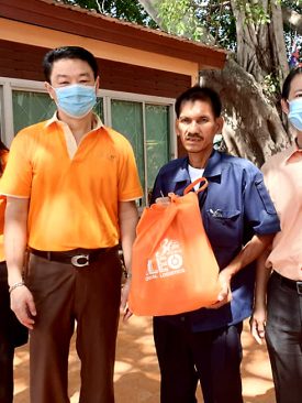 “LEO” แจกถุงยังชีพ ให้กับประชาชนในชุมชนวัดอินทร์บรรจง