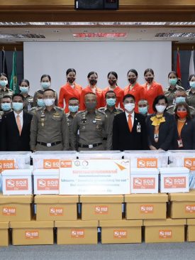 ธอส.ส่งมอบสายคล้องหน้ากากอนามัยให้แก่ โรงพยาบาลตำรวจ กองบัญชาการตำรวจสอบสวนกลาง และกองบัญชาการตำรวจนครบาล ตามโครงการ “ร้อยพลังเล็ก สู่ล้านพลังยิ่งใหญ่ โดย ธอส.”