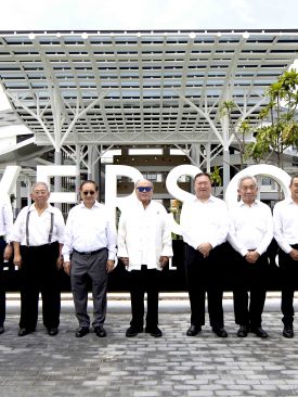 คีรี พร้อมผู้บริหารยู ซิตี้ ทำพิธีตั้งศาลพระพรหม ถือฤกษ์ดีเปิดโรงเรียนนานาชาติเวอร์โซ อย่างเป็นทางการ