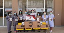 กลุ่มเหล็กสหวิริยาติดอาวุธนักรบชุดกาวน์ มอบหน้ากากอนามัย N95 รพ.บางสะพาน