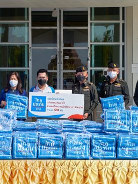 ไทยประกันชีวิต มอบผ้าห่มรักษ์โลก