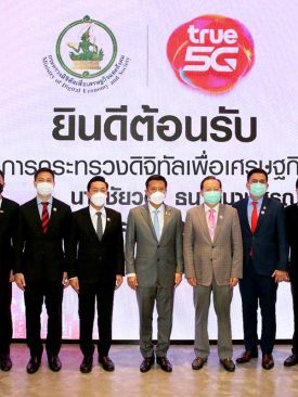 รมว.ดีอีเอส ดูงานด้านเทคโนโลยีดิจิทัลของกลุ่มทรู พร้อมชม True 5G Worldtech X ศูนย์กลางความรู้และพัฒนานวัตกรรม 5G