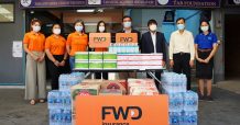 FWD ประกันชีวิต สานต่อแบรนด์แคมเปญ “Insurance For All” สร้างคุณค่าให้ทุกชีวิต มอบของใช้จำเป็นสำหรับผู้พิการทางสายตา สู้วิกฤตโควิด-19