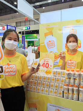 แลคตาซอย ควงแขนน้องซังซัง ออกบูธในงาน แม็คโคร “ตลาดนัดโชห่วย ครั้งที่ 12”