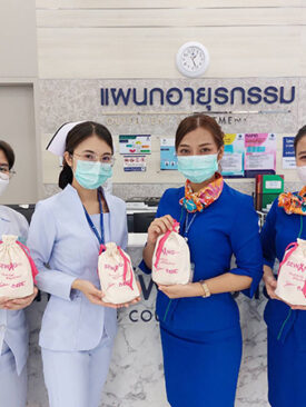 SABINA ส่งมอบอุปกรณ์เย็บเต้านมเทียมให้กับโรงพยาบาลสินแพทย์ลำลูกกา ภายใต้แคมเปญ Sewing Cup Sewing Heart เย็บเต้ารวมใจ สู้ภัยมะเร็งเต้านม