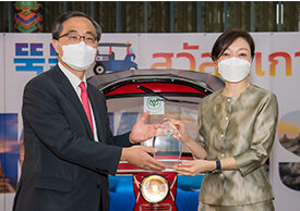 ซีพีส่งมอบรถสามล้อไทย ‘ตุ๊กตุ๊ก’ ให้สถานทูตเกาหลีฯ