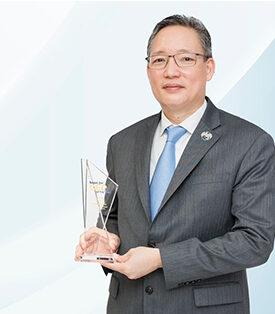 ผยง ศรีวณิช รับรางวัล CEO of the Year 2021 โดดเด่นด้านผู้นำการเงินดิจิทัล