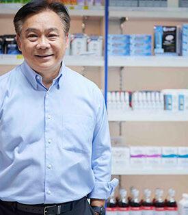 คุณอนุรุธ ว่องวานิช ประธานกรรมการบริหาร กลุ่มบริษัทอังกฤษตรางู เตรียมเปิดตัวผลิตภัณฑ์ฯ