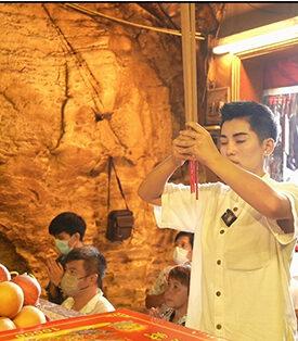 ชีวิตพัง ลองมามู!!! คลานขึ้นเขากราบขอพรเจ้าพ่อเขาใหญ่ เกาะสีชัง