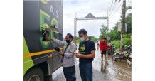 AIS ส่งกำลังใจ พร้อมมอบความช่วยเหลือประชาชน ในพื้นที่ประสบภัยน้ำท่วม จากผลกระทบของพายุโนรู เพื่อให้สามารถติดต่อสื่อสารได้อย่างต่อเนื่อง