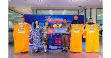 ทิพยประกันภัย มอบเสื้อกันฝนให้กับเจ้าหน้าที่ตำรวจ สน.บางเขน เพื่อใช้ปฏิบัติงานในช่วงหน้าฝน