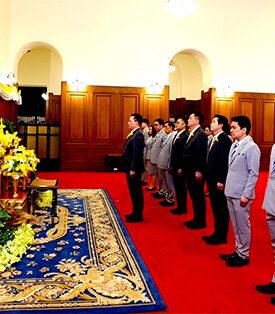 กรุงไทย ทูลเกล้าถวายแจกันดอกไม้ พร้อมลงนามถวายพระพร พระบาทสมเด็จพระเจ้าอยู่หัว เนื่องในวันเฉลิมพระชนมพรรษา 6 รอบ 28 กรกฎาคม 2567