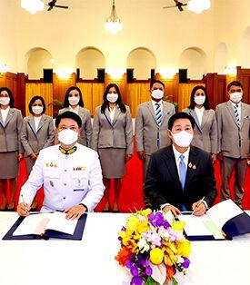 กรุงไทย ทูลเกล้าถวายแจกันดอกไม้ พร้อมลงนามถวายพระพร สมเด็จพระบรมราชชนนี พันปีหลวง เนื่องในโอกาสวันเฉลิมพระชนมพรรษา 12 สิงหาคม 2567