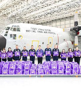 ธนาคารไทยพาณิชย์จับมือเหล่าทัพส่งถุงยังชีพช่วยเหลือผู้ประสบอุทกภัยกว่า 4,000 ถุง