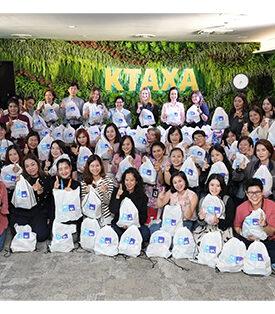 กรุงไทย–แอกซ่า ประกันชีวิต รวมพลังจิตอาสา ปันน้ำใจช่วยเหลือผู้ประสบภัยน้ำท่วม ร่วมบรรจุถุงยังชีพ จำนวน 1,000 ชุด และส่งมอบน้ำดื่ม จำนวน 2,000 ขวด