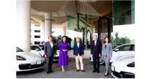 กลุ่มดุสิตธานีจับมือ ‘ปอร์เช่ ไทยแลนด์’ สร้างปรากฏการณ์ครั้งแรกในไทย ชวนลูกค้าสัมผัสประสบการณ์ซูเปอร์ลักซูรีด้วยบริการรถลีมูซีนระดับไฮเอนด์