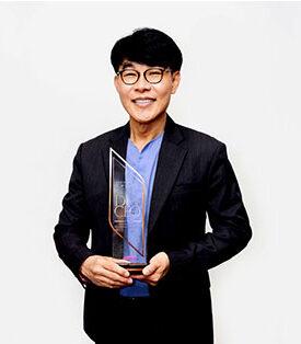 ดร.อภิสิทธิ์ อนันตนาถรัตน CEO กรุงเทพประกันภัย คว้ารางวัล DAILYNEWS TOP CEO 2024 สาขาธุรกิจประกันวินาศภัย