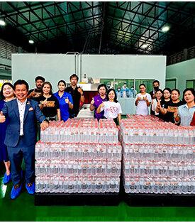 สจล. และคณะอุตสาหกรรมอาหาร ผลิตน้ำดื่มเพื่อมอบช่วยเหลือผู้ประสบภัยจำนวน 10,000 ขวด พร้อมสิ่งขอจำเป็น และเงินสมทบทุน
