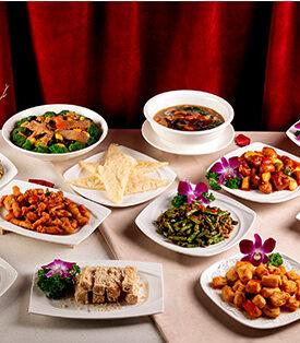 ไอคอนสยาม ขานรับกระแส เทศกาลกินเจคึกคัก จัดงาน “J-licious เจต่อใจ” ชูร้านดังสร้างสรรค์เมนูเจหลากหลาย พร้อมยกขบวนอาหารเจ 4 ภาคมาเสิร์ฟริมเจ้าพระยา ตั้งแต่วันที่ 1-11 ตุลาคมนี้