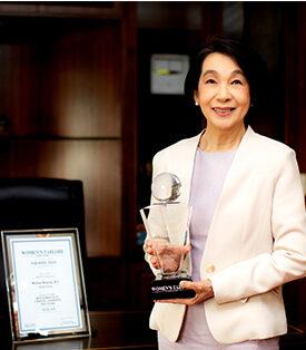 พญ.เมธินี ไหมแพง CEO โรงพยาบาลกรุงเทพ กลุ่ม 1 คว้ารางวัล CEO หญิงเก่ง ด้านการวางแผนกลยุทธ์ในธุรกิจเฮลท์แคร์ โดย Women’s Tabloid Awards 2024