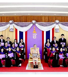 สมเด็จพระกนิษฐาธิราชเจ้า กรมสมเด็จพระเทพรัตนราชสุดา ฯ พระราชทานปริญญาบัตรแก่ผู้สำเร็จการศึกษาสถาบันวิทยสิริเมธี พร้อมทรงติดตามความก้าวหน้าด้านการศึกษาตลอด 10 ปี