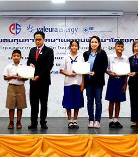 แวลูร่า เอ็นเนอร์ยี่ มอบทุนการศึกษาและทุนพัฒนาโครงการในโรงเรียนและชุมชนสงขลา ปีที่ 12 รวม 2.5 ล้านบาท ภายใต้การประสานงานของมูลนิธิ EDF
