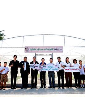 มูลนิธิ เมเจอร์ แคร์ จับมือ เมล็ดพันธุ์ตราศรแดง เดินหน้าสนับสนุนการเรียนรู้นอกห้องเรียน สอนน้องปลูกผักและมอบโรงเรือนปลูกผักให้กับน้อง ๆ โรงเรียนบ้านวังบูรพา จ.สระแก้ว