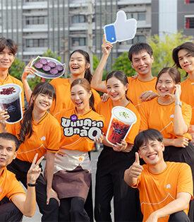 “พันธุ์ไทยอะไรก็เป็นไปได้” ยกขบวนรถตุ๊กตุ๊ก โปรโมท “ขนมครกยกล้อ” ทั่วกรุง พร้อมการันตีความอร่อยจากเจ้าของร้านย่านดัง