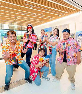 สุขยิ่งขึ้น สนุกยิ่งขึ้น สุขใจยิ่งขึ้น ด้วยทีมเน็ตเวิร์กทรูพร้อม AI ที่ดูแลทุกความสนุก 24/7 พร้อมให้สงกรานต์สนุกสุขสุดคุ้มแบบครบครัน “Splashing Together” ทรู ดีแทค รวมกัน… สงกรานต์สนุกขึ้นเยอะเลย”