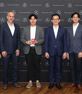 เมอร์เซเดส-เบนซ์ โมบิลิตี้ (ประเทศไทย) มอบทองคำมูลค่ารวมกว่า 7 แสนบาท ให้กับลูกค้าผู้โชคดี จากแพลตฟอร์ม Mercedes-Benz Select และบริการสินเชื่อ Top-Up Refinance