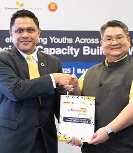 เยาวชน 100 คนผู้สร้างความเปลี่ยนแปลง ได้รับการสนับสนุนเพื่อสร้างการเปี่ยนแปลงทางสังคมในภูมิภาคอาเซียนในโครงการ eYAA: รุ่นที่ 5 โครงการที่ขับเคลื่อนโดยเยาวชนของ eYAA สร้างการเปลี่ยนแปลงทางสังคมแก่ผู้คนกว่า 89,000 คนทั่วภูมิภาคอาเซียน โดยการสนับสนุนจากองค์กรพันธมิตรกว่า 40 แห่ง