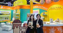 “UBE” เปิดตัวนวัตกรรม “ไข่มุกพร้อมทาน” อร่อยง่ายๆ ปราศจากสารกันบูด   เพิ่มมูลค่าผลิตภัณฑ์จากมันสำปะหลัง อวดโฉมบนเวที Fi Asia 2025 จับเทรนด์ชาไข่มุกโตตลาดโลก