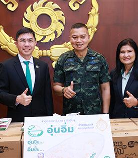 ธ.ก.ส. มอบข้าวพร้อมทานตรา “อุ่นอิ่ม” จำนวน 12,000 ถ้วย ให้แก่กองทัพบก