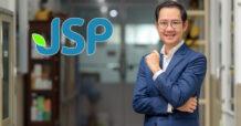 JSP พร้อมสนับสนุนนโยบายรัฐเพิ่มทางเลือกใช้ยาไทย เปิดอินไซต์ยาไทยต้องนำเข้าตัวยานอกมาผสมถึง 90% แนะหนุน R&D เพื่อลดต้นทุนนำเข้าอย่างตรงจุด เพิ่มตู้จ่ายยาอัตโนมัติขยายการเข้าถึงให้ปชช.