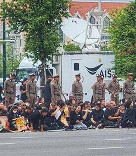 AIS ร่วมถวายความอาลัย “สมเด็จพระพันปีหลวง” เดินหน้าภารกิจขยายสัญญาณ 5G, 4G และ Free WiFi อำนวยความสะดวกประชาชน พร้อมบริการจุดชาร์ตแบตเตอรี่และน้ำดื่ม