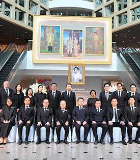 กลุ่มเอสซีบีเอกซ์จัดพิธีแสดงความอาลัยและตักบาตรถวายพระราชกุศลสัตตมวาร แด่สมเด็จพระบรมราชชนนีพันปีหลวง