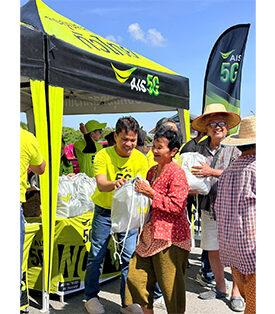 AIS เคียงข้างผู้ประสบภัยน้ำท่วมอยุธยาฯ มอบถุงยังชีพ ขยายวันใช้งานและเวลาชำระค่าบริการ มือถือ เน็ตบ้าน พร้อมดูแลเครือข่ายตลอด 24 ชั่วโมง