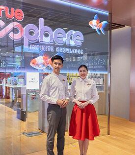 TrueSphere Central World โฉมใหม่ ขยายพื้นที่แห่งความสุขสู่ ‘First Class Service Destination’ ครบในที่เดียว ทั้ง Flagship Gadgets สุดล้ำให้สัมผัสก่อนใคร พร้อม Collaborative Space ให้ทำงานร่วมกันอย่างสร้างสรรค์ และพื้นที่นั่งส่วนตัวแบบเฟิร์สคลาส