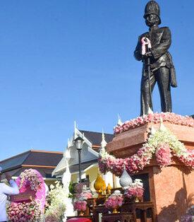 จังหวัดน่านจัดพิธีสวนสนามเนื่องในวันปิยมหาราช ณ ศูนย์การเรียนรู้นันทสิปปาคาร แลนด์มาร์กแห่งใหม่ของเมืองน่าน