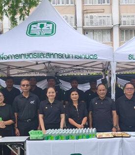 ธ.ก.ส. ร่วมสนับสนุนน้ำดื่มและของว่างให้แก่ประชาชนในพิธีเคลื่อนพระบรมศพ  สมเด็จพระนางเจ้าสิริกิติ์ พระบรมราชินีนาถ พระบรมราชชนนีพันปีหลวง