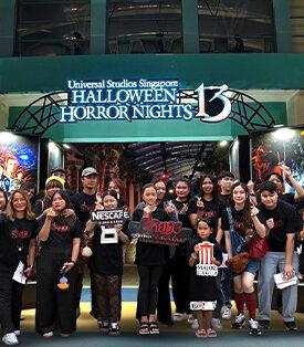 MAJOR เมเจอร์ ซีนีเพล็กซ์ จับมือ เนสกาแฟ เบลนด์ แอนด์ บรู พาผู้โชคดีตะลุยสิงคโปร์! สัมผัสความหลอนใน “บ้านผีสิงธี่หยด” ที่ Universal Studios Singapore