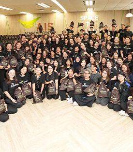 AIS ระดมพลังอุ่นใจอาสาส่งมอบถุงยังชีพ ช่วยเหลือน้ำท่วมภาคใต้ต่อเนื่อง เสริมระบบสื่อสาร เปิดจุดบริการโทร-WiFi ฟรีในศูนย์อพยพ พร้อมมาตรการดูแลลูกค้าอย่างเต็มกำลัง