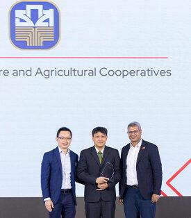 เร้ดแฮทประกาศ ธนาคารเพื่อการเกษตรและสหกรณ์การเกษตร และ ธนาคารแลนด์ แอนด์ เฮ้าส์ จำกัด (มหาชน) คว้าชัยความเป็นเลิศด้านโอเพ่นซอร์ส Red Hat APAC Innovation Awards 2025 ธนาคารทั้งสองแห่งได้รับรางวัลจากการใช้เทคโนโลยีโอเพ่นซอร์สของเร้ดแฮทเพื่อสร้างนวัตกรรม ส่งเสริมการปรับเปลี่ยนองค์กร และสร้างมูลค่าทางธุรกิจอย่างยั่งยืน